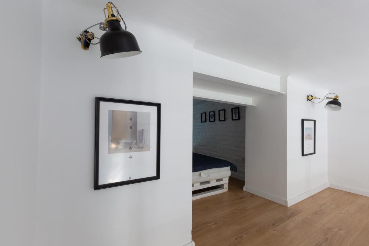 Black And White Apartment Budapest Extérieur photo